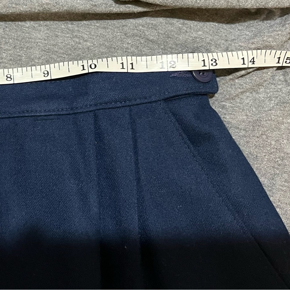 Vintage ’80s Pendleton wool skirt 31” Navy. 10/10 condition Size 6. Lined. - Picture 8 of 8